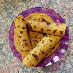 A picture of Dal paratha.