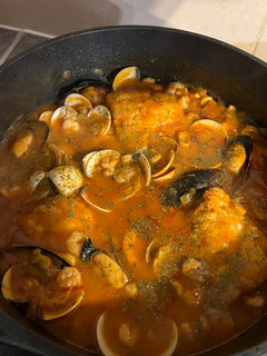 Una foto de Cazuelita de Bacalao 🐟🧅🍅🧄