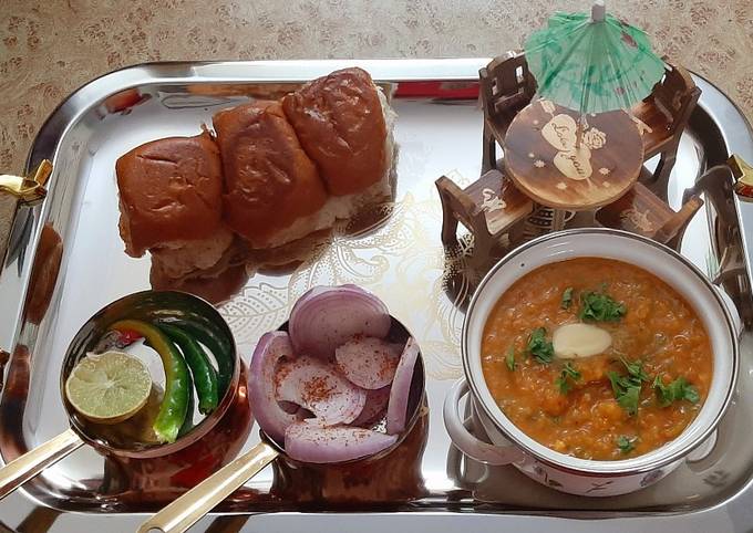 Pav bhaji platter