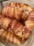 Baconbe göngyölt sajtkrémes csirkemell