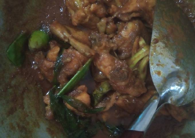 Ayam bumbu rempah pedes