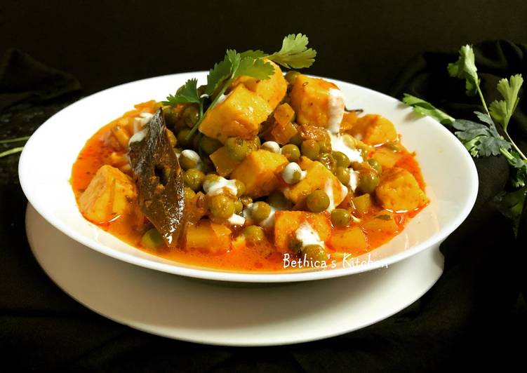 Recipe of Award-winning Aloo Matar Paneer