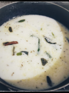 A picture of Khatti Mithi Kadhi.