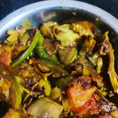 A picture of Aloo baigan.