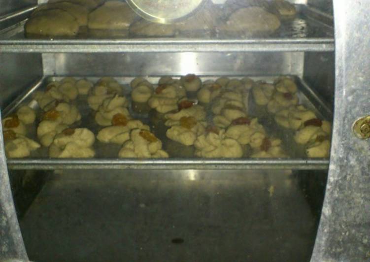 Kue Kering Sagu dari Tepung SAGU eceran campur kacang almond and keju edam