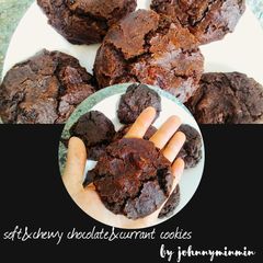 A picture of Chocolate&currant cookies.