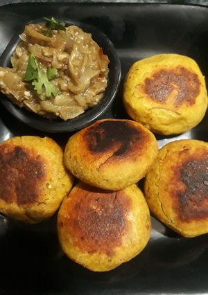 A picture of Baingan Chokha and Bati.