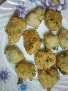 அரிசி போண்டா (Arisi bonda recipe in tamil) செய்முறை முக்கிய புகைப்படம்