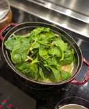 Hotpot - Spinach, pork, ginger, garlic, sesame oil and many vegetables, Japanese style