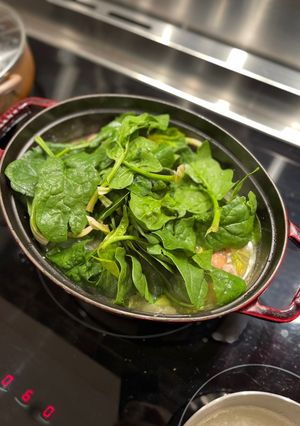 A picture of Hotpot - Spinach, pork, ginger, garlic, sesame oil and many vegetables, Japanese style.