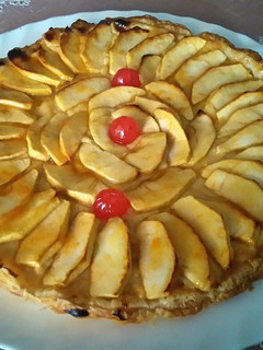 Una foto de 🍰Tarta Hojaldrada de Manzana 🍏y Crema Pastelera con Thermomix