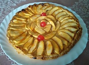 Una foto de 🍰Tarta Hojaldrada de Manzana 🍏y Crema Pastelera con Thermomix