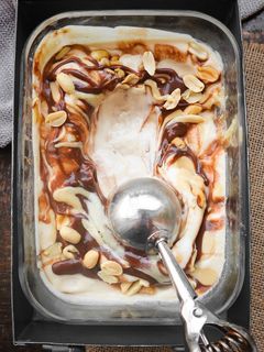 Una foto de Helado de cacahuete vegano y sin lactosa 🥜
