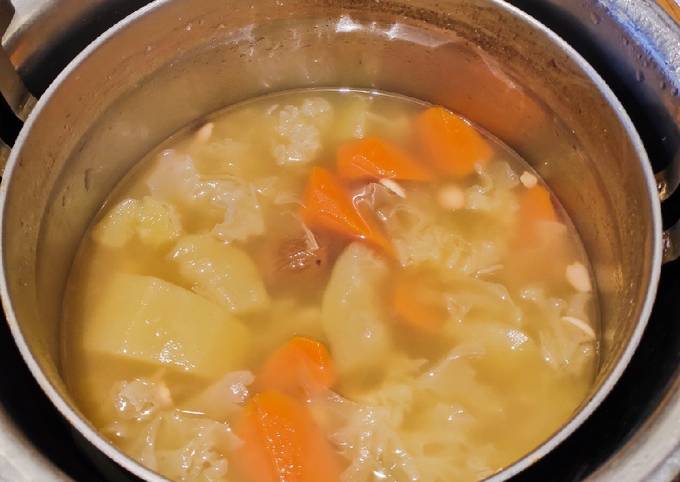 Recipe of Perfect Papaya and White fungus Soup