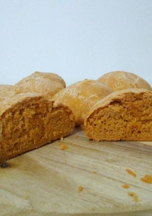 Una foto de Pan de hamburguesas saborizado con morrón🍞🌾