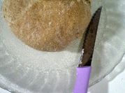 Una foto de pan de campo en horno