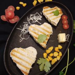A picture of Corn potato cheese sandwich.