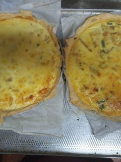 Una foto de Quiche de ajos tiernos y espárragos trigueros