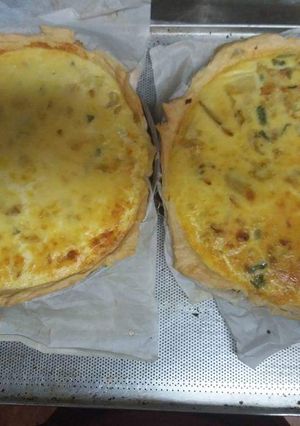 Una foto de Quiche de ajos tiernos y espárragos trigueros