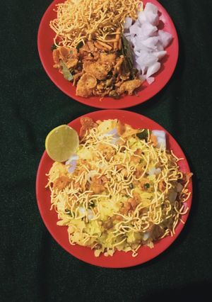 કાંદા પૌવા રેસીપી મુખ્ય ફોટો