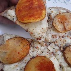 A picture of Homemade Potato chips Parantha pizza.