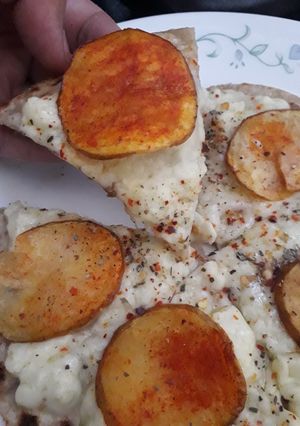 A picture of Homemade Potato chips Parantha pizza.