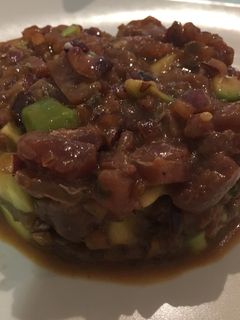Una foto de Tartar de atún