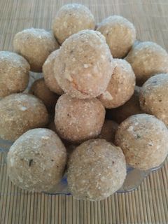 आटा और मेवे के पौष्टिक लड्डू(Aata aur mawe ke paustik laddu reci रेसिपी मुख्य फोटो