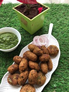 कच्चे केले के कबाब(kachche kele k kabab recipe in hindi) रेसिपी मुख्य फोटो