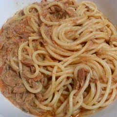 A picture of Spicy tuna noodle.