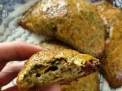 Una foto de empanadas de pollo y espinaca