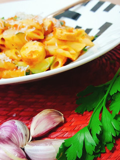 Una foto de Pasta con salchicha vegana