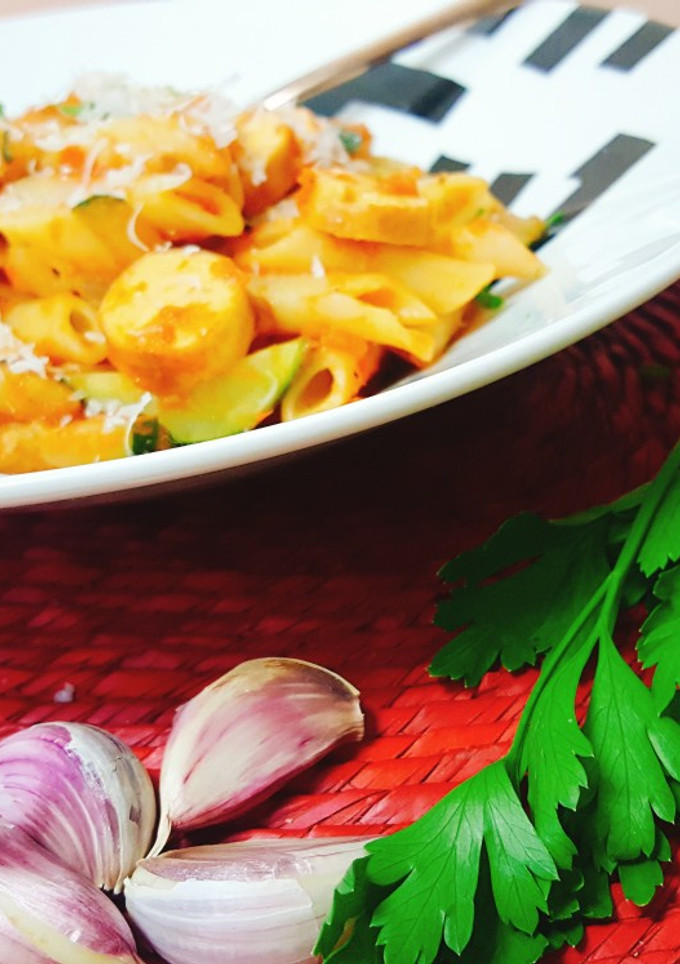 Una foto de Pasta con salchicha vegana