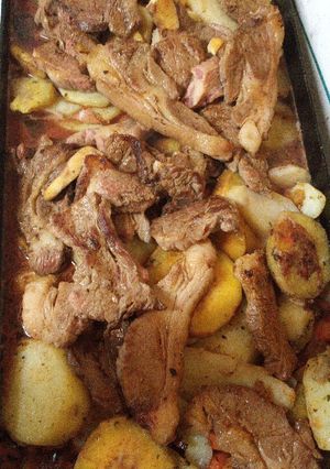 Una foto de Carne con verduras a la plancheta y cebolla y morrón carameliza