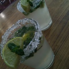 A picture of Virgin mojito mocktails.