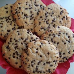 A picture of Giant choc chip cookies alla Fluffy.