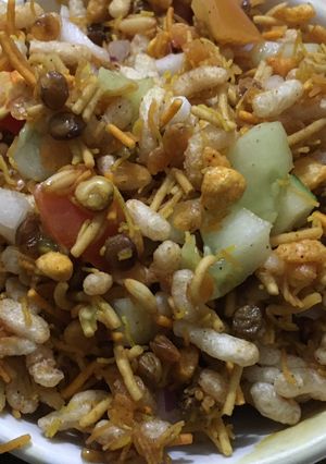 A picture of Bhel puri.