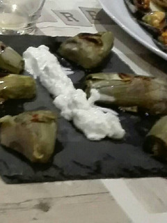 Una foto de Alcachofas a la plancha con ali oli de leche