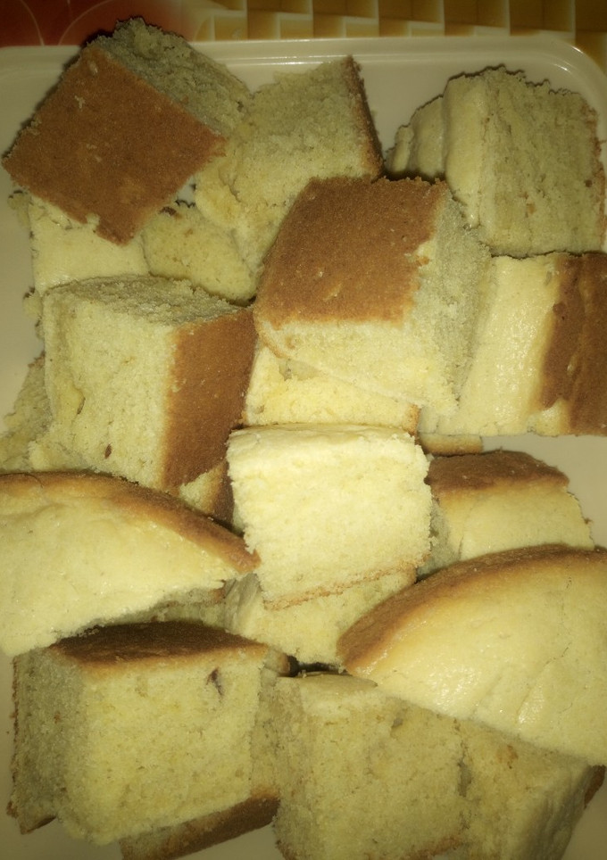 A picture of Simple vanilla and coconut cake.