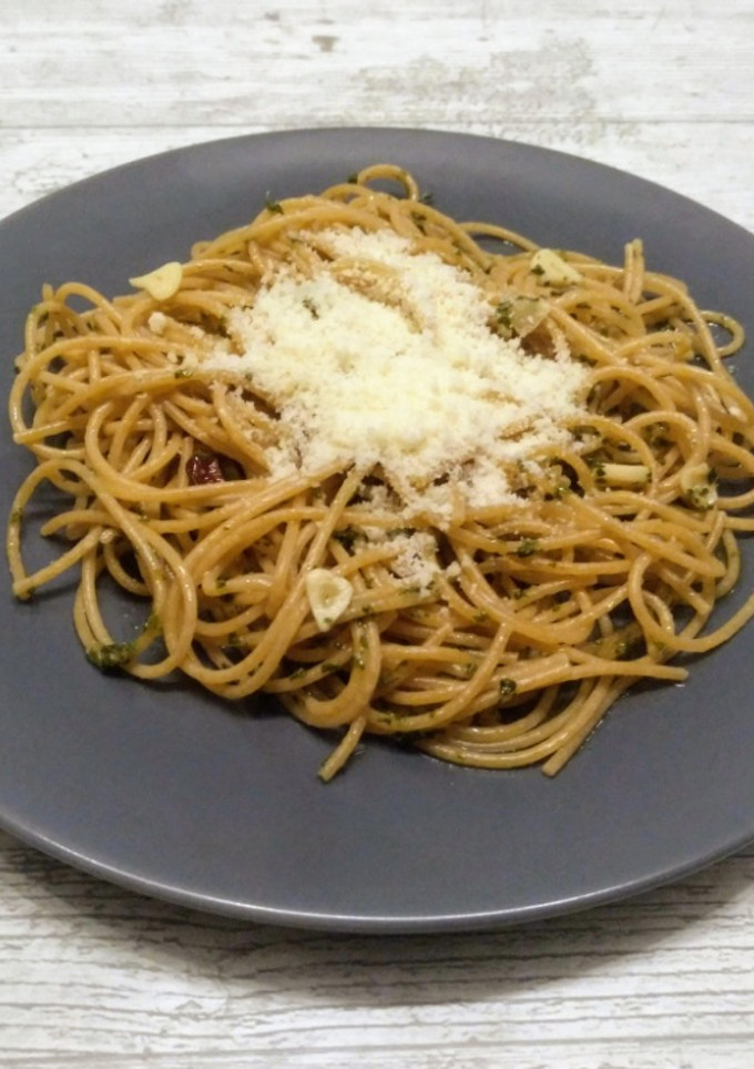 Una foto de Spaghetti aglio, olio e peperoncino