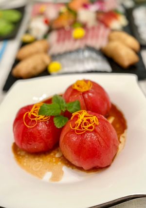 A picture of Chilled tomato with balsamic vinegar dressing - super easy, refreshing and healthy 🍅😋.
