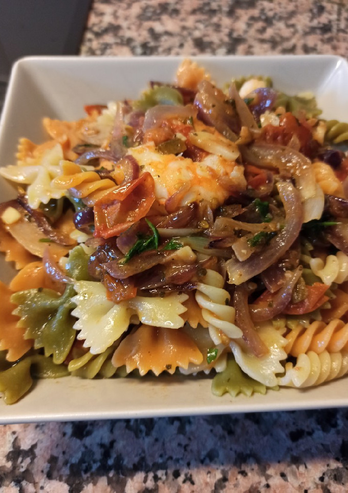 Una foto de Pasta con langostinos