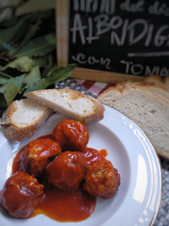 Una foto de Albóndigas con tomate
