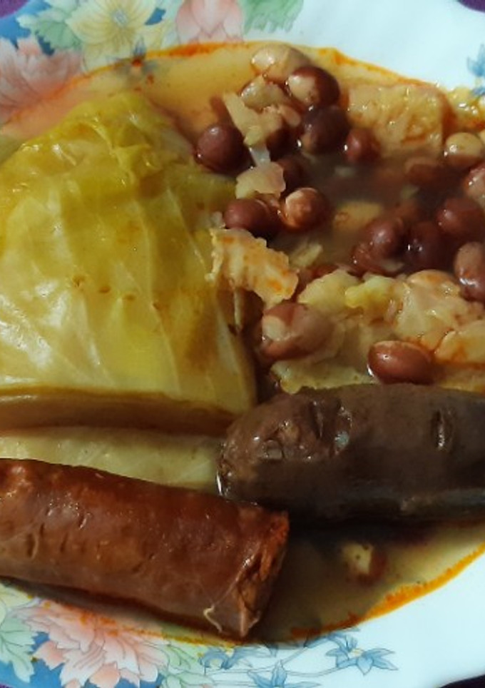 Una foto de Potaje de alubias pintas con repollo y sus sacramentos