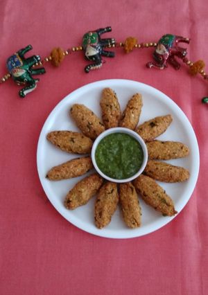 A picture of Fried lauki muthiya.