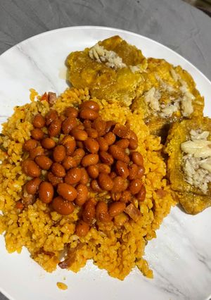 Una foto de 🍛 Arroz con Salchichas 🍛