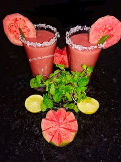 જામફળ જ્યૂસ (Guava Juice Recipe In Gujarati) રેસીપી મુખ્ય ફોટો