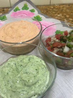 Una foto de Tres salsas para acompañar carnes