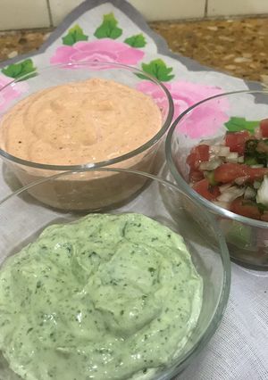 Una foto de Tres salsas para acompañar carnes