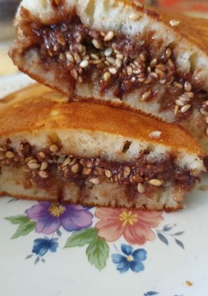 Une photo de Pancake Indonésien Martabak Sucré au Nutella et Sésame